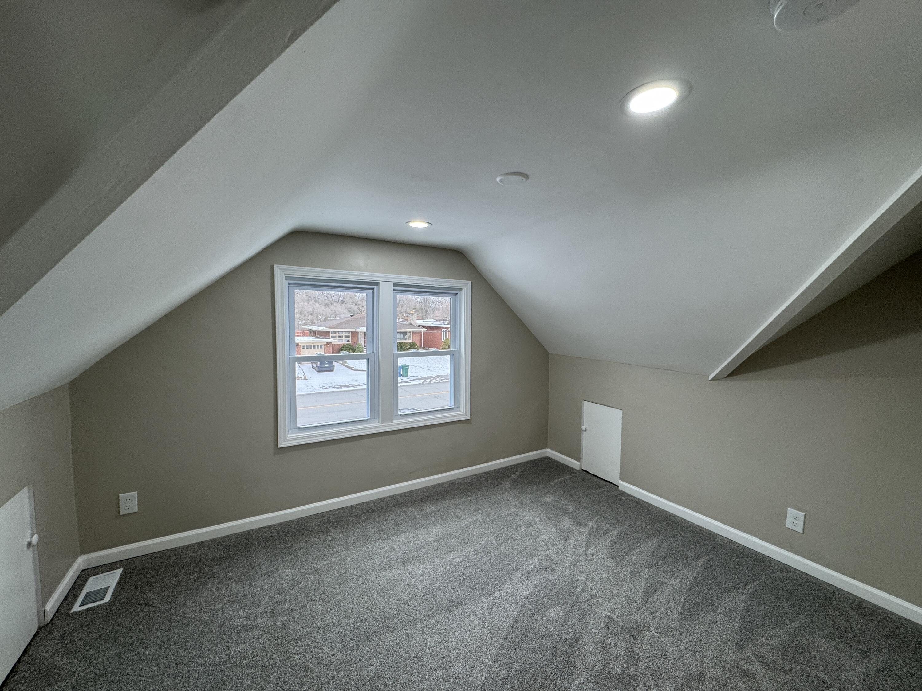 656 Montgomery Street Gary, IN 46403 - Photo 18 of 31 an empty room with a window