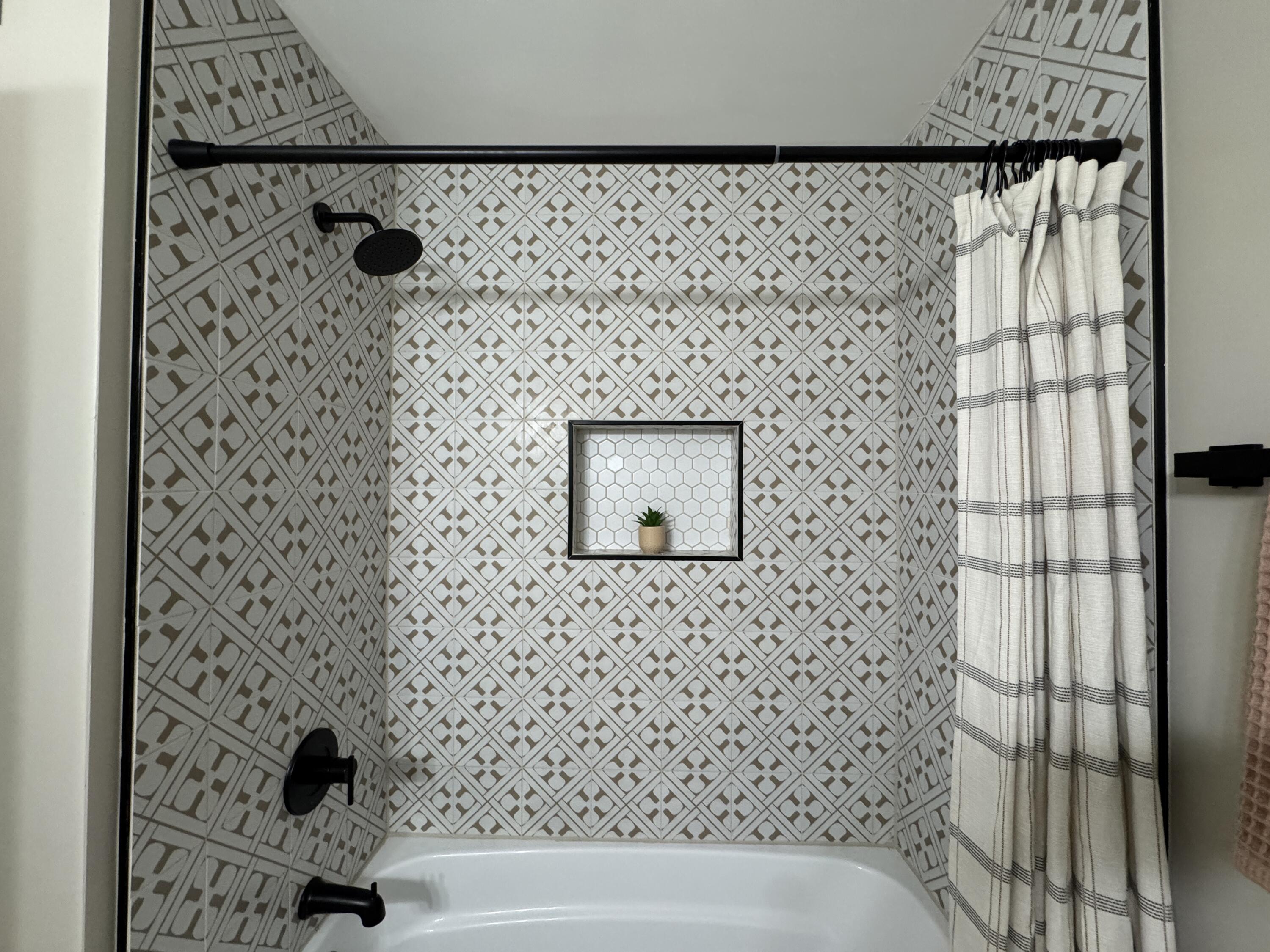 656 Montgomery Street Gary, IN 46403 - Photo 10 of 31 a bathroom with a bathtub and shower