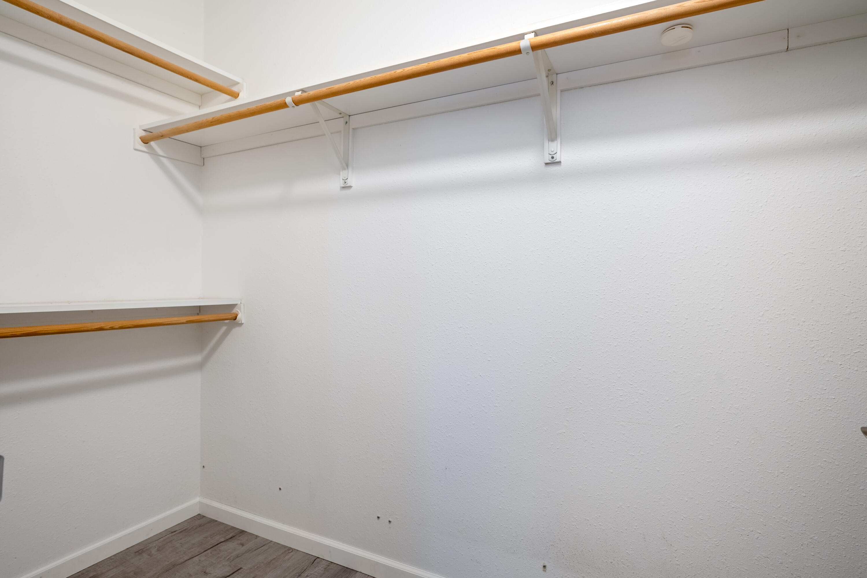 555 Freeman Road, Unit 73 Central Point, OR 97502 - Photo 10 of 33 Primary walk-in closet
