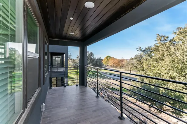 a view of terrace with city view