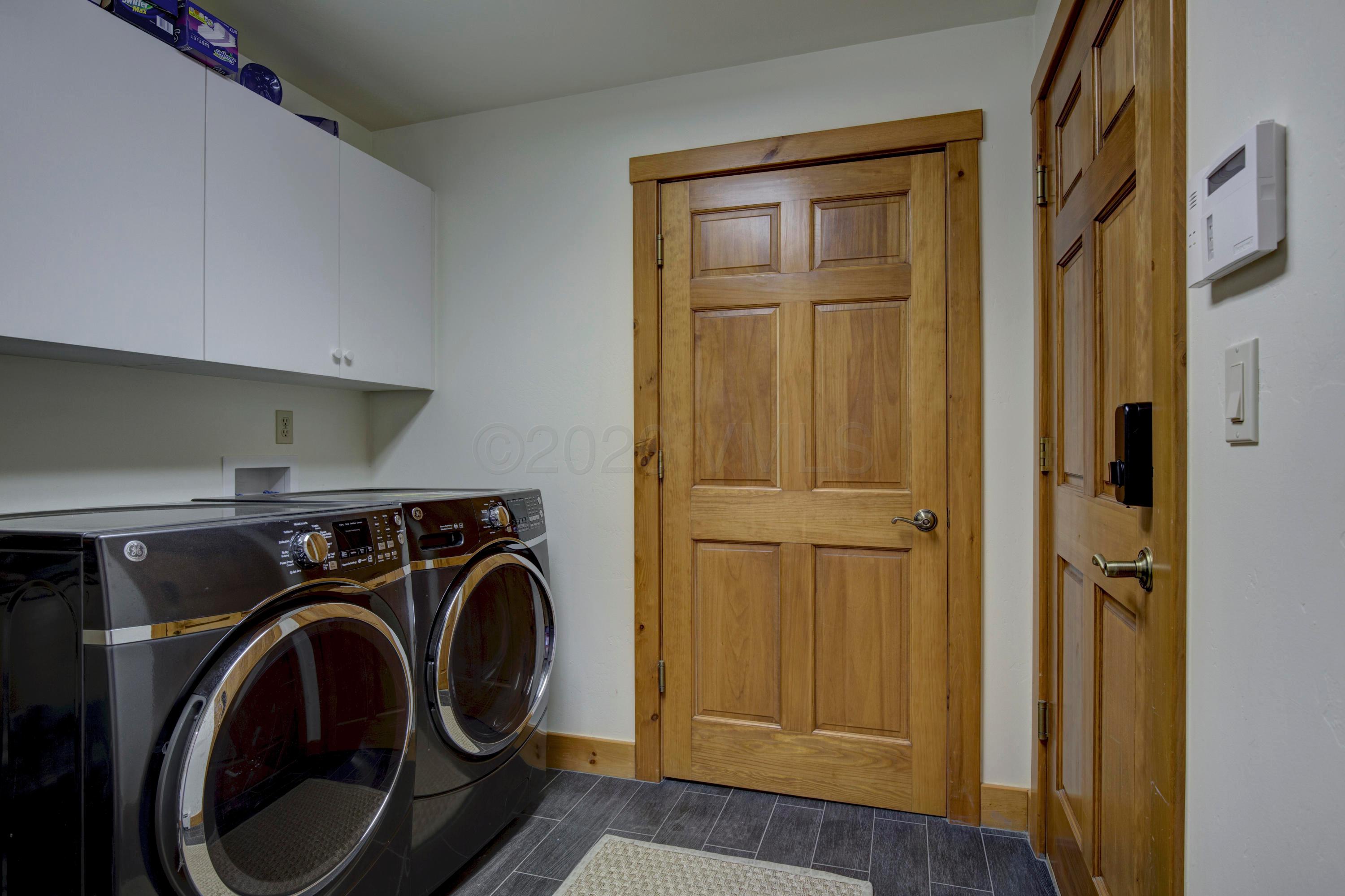 92 Knudson Ranch Road Edwards, CO 81632 - Photo 23 of 26 a utility room with dryer and washer