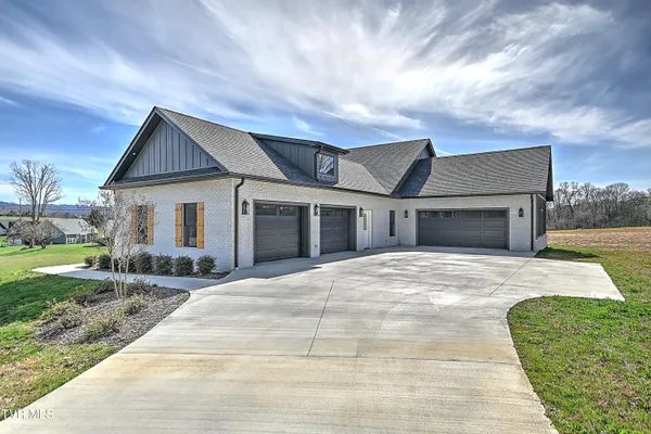 $825,000 | 294 River Pointe Drive, Greeneville, TN 37743