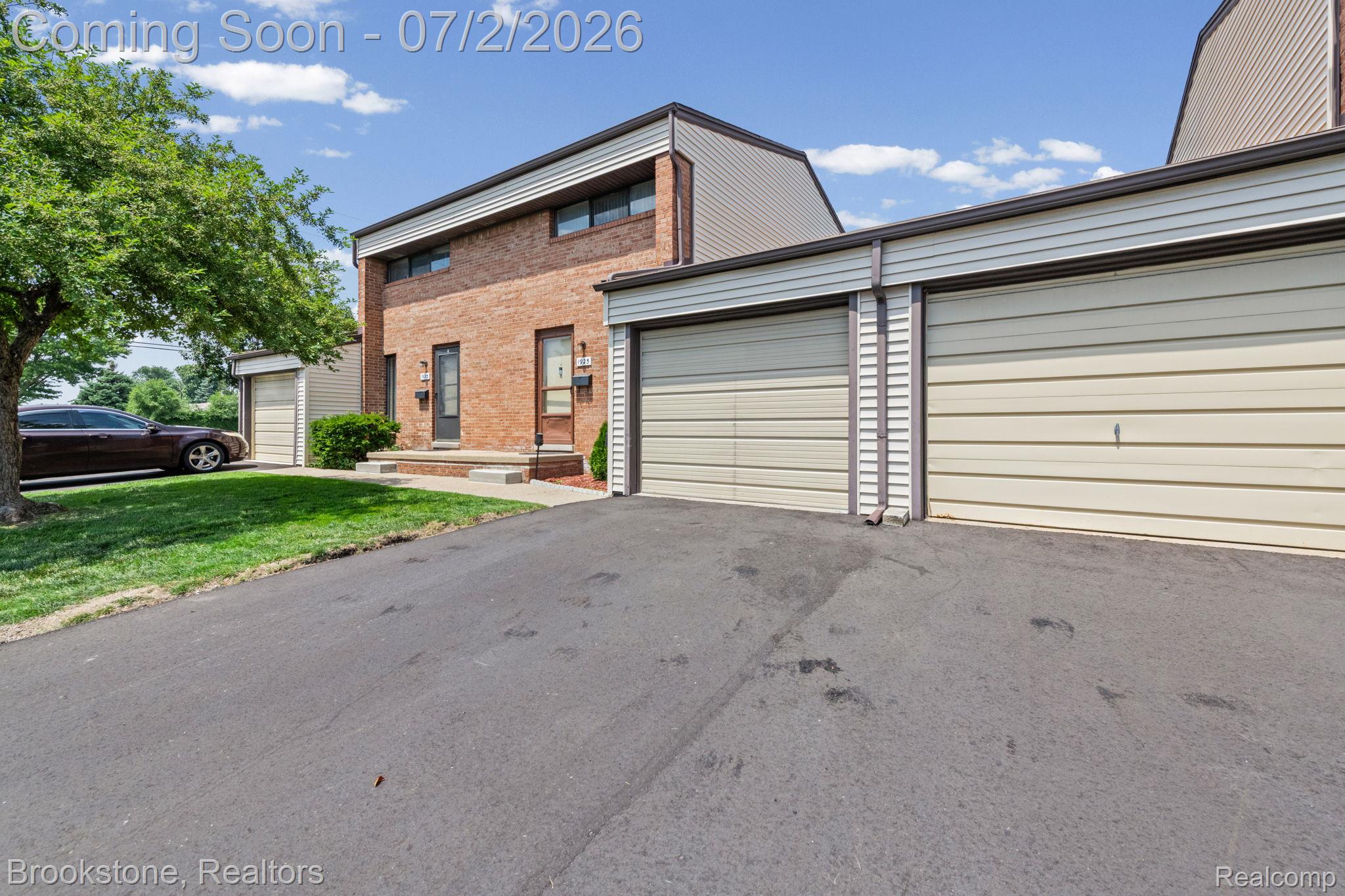1925 Nicholas Court Warren, MI 48092 - Photo 23 of 26 Brick exterior with light-colored siding accents