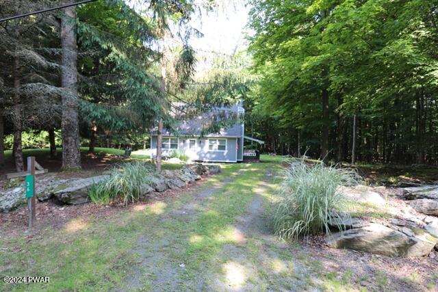 36 Fawn Road Hawley, PA 18428 - Photo 2 of 40 LONG DRIVEWAY
