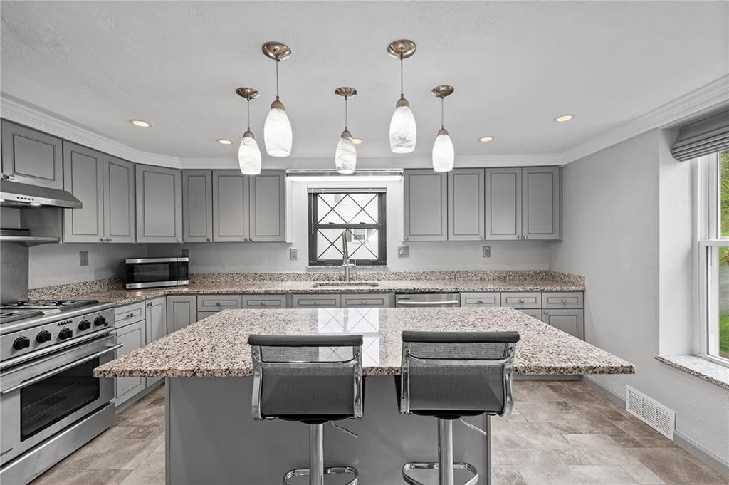 152 Gill Hall Road Clairton, PA 15025 - Photo 7 of 28 Sparkling kitchen