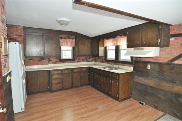 16 Poniken Road Worcester, MA 01606 - Photo 5 of 29 Gallery Image 5