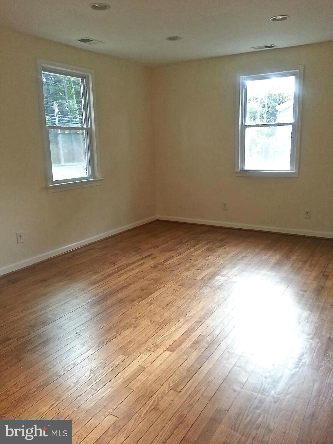 9016 Ardmore Road Springdale, MD 20706 - Photo 4 of 17 Interior (General)