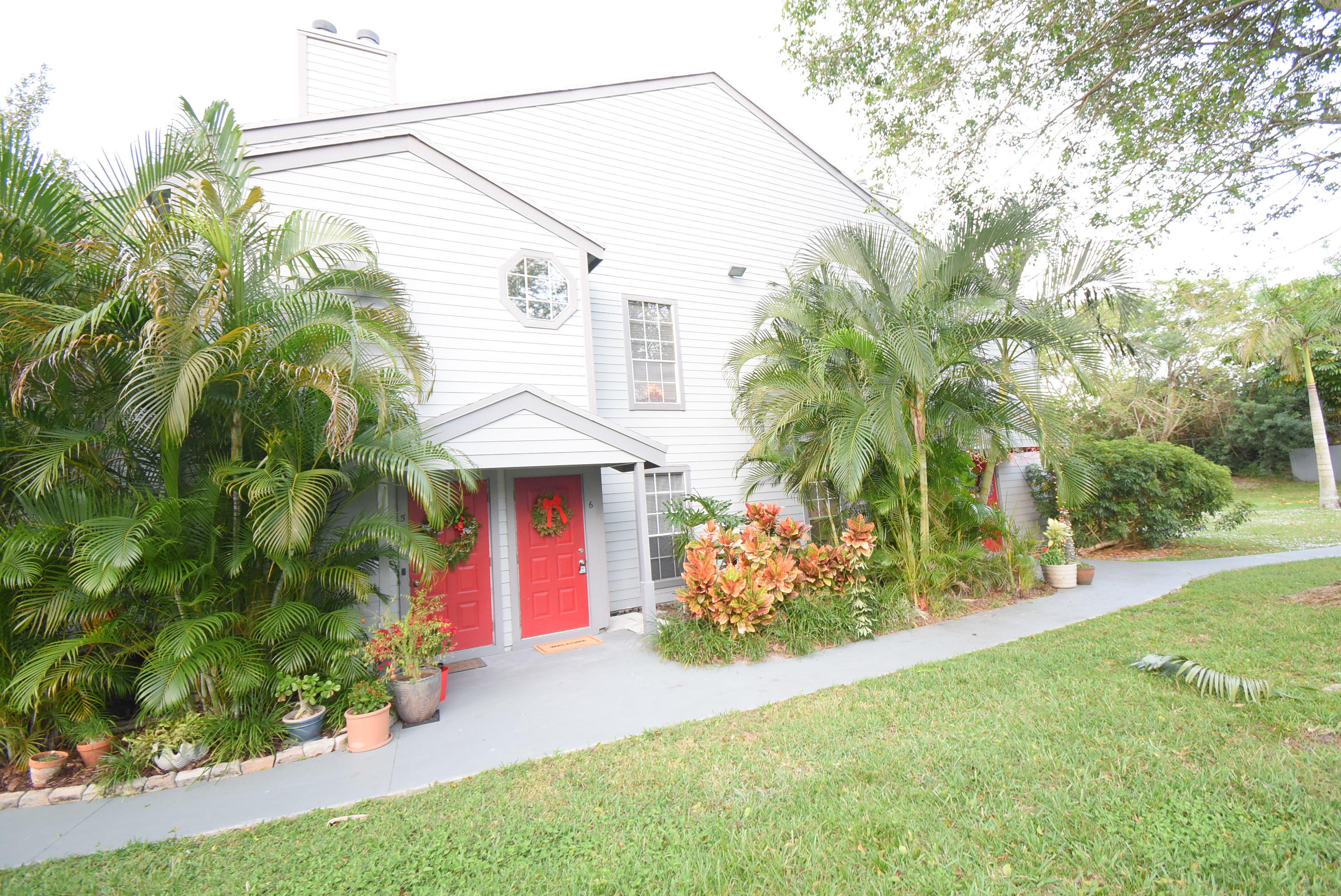 5047 Heatherhill Lane, Unit 60 Boca Raton, FL 33486 - Photo 22 of 34 a front view of a house with a yard