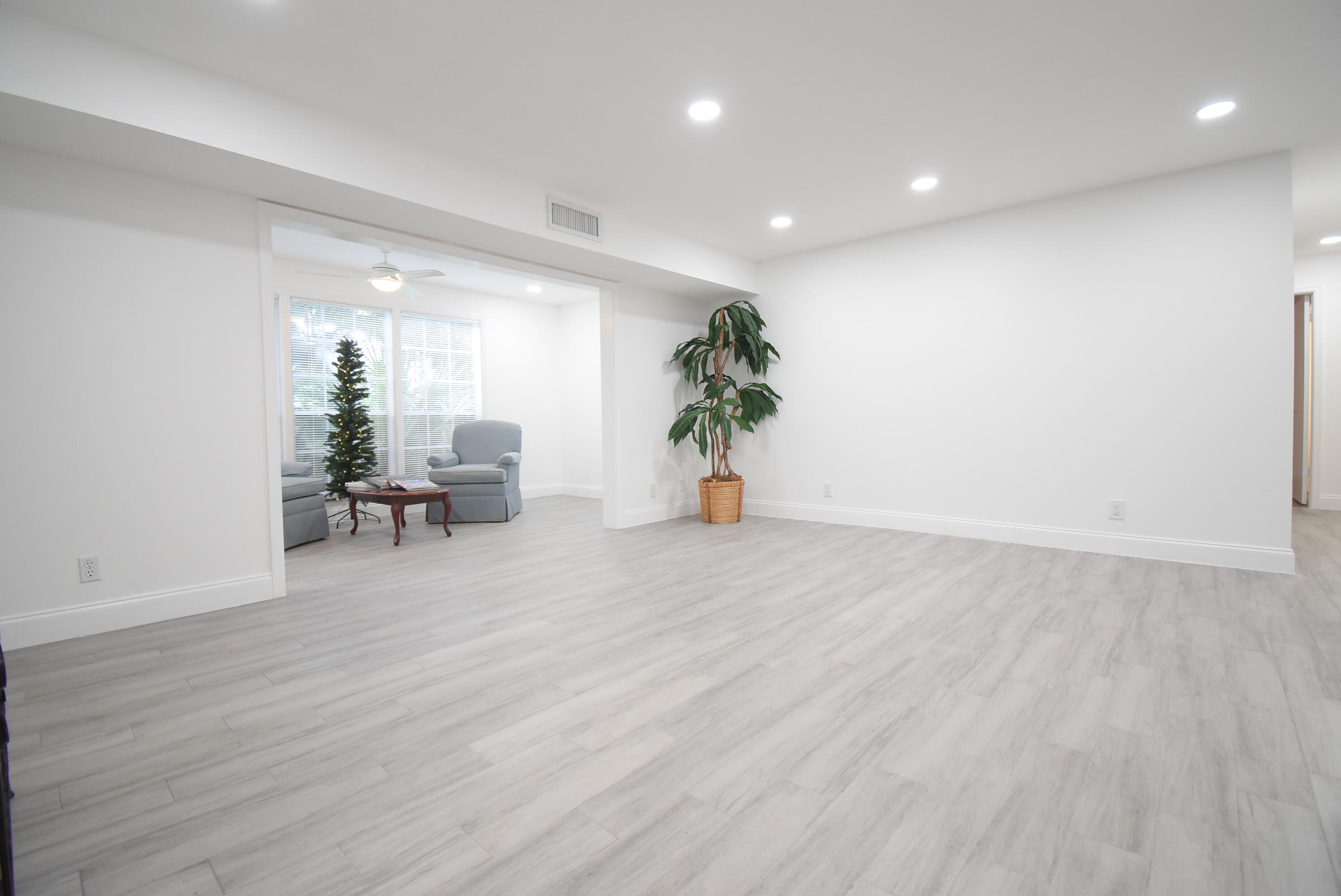 5047 Heatherhill Lane, Unit 60 Boca Raton, FL 33486 - Photo 4 of 34 a view of an empty room with a potted plant