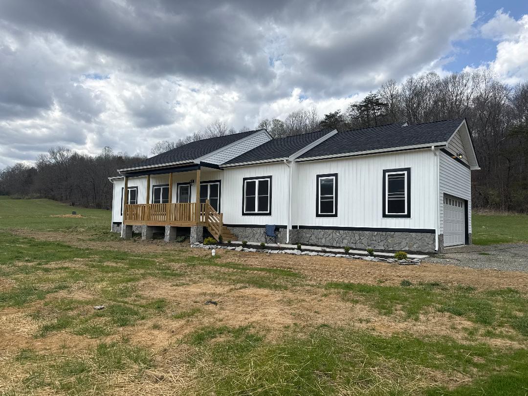 3086 Haymakertown Road Troutville, VA 24175 - Photo 1 of 19 Front of home side ways