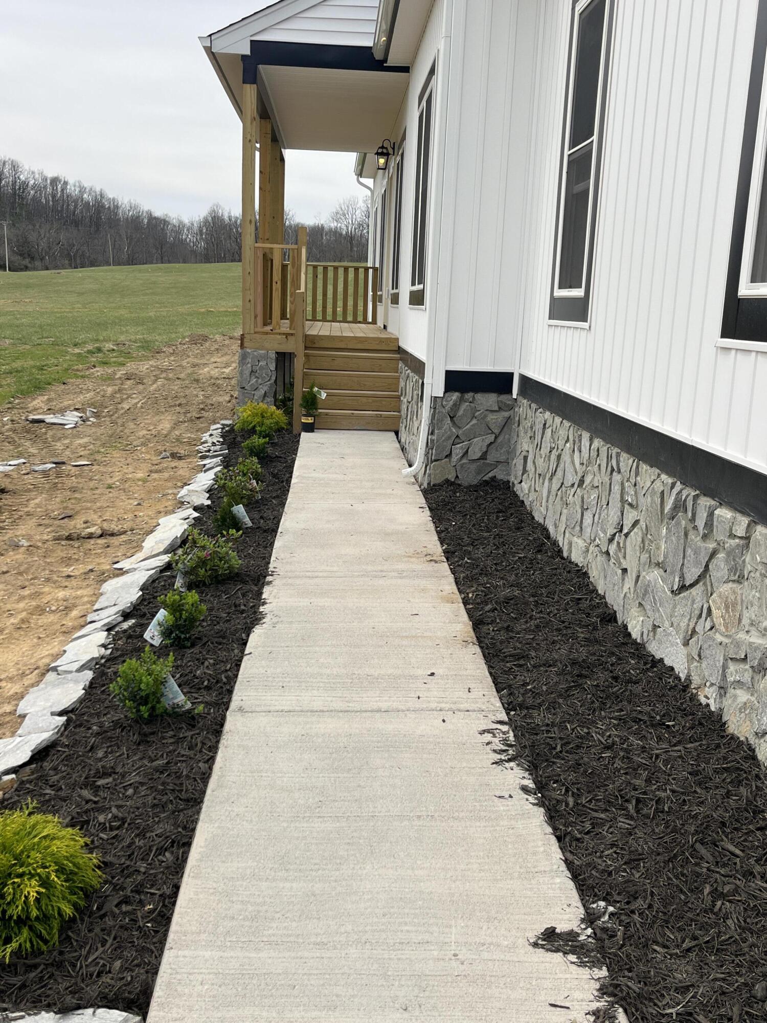 3086 Haymakertown Road Troutville, VA 24175 - Photo 3 of 19 Walkway