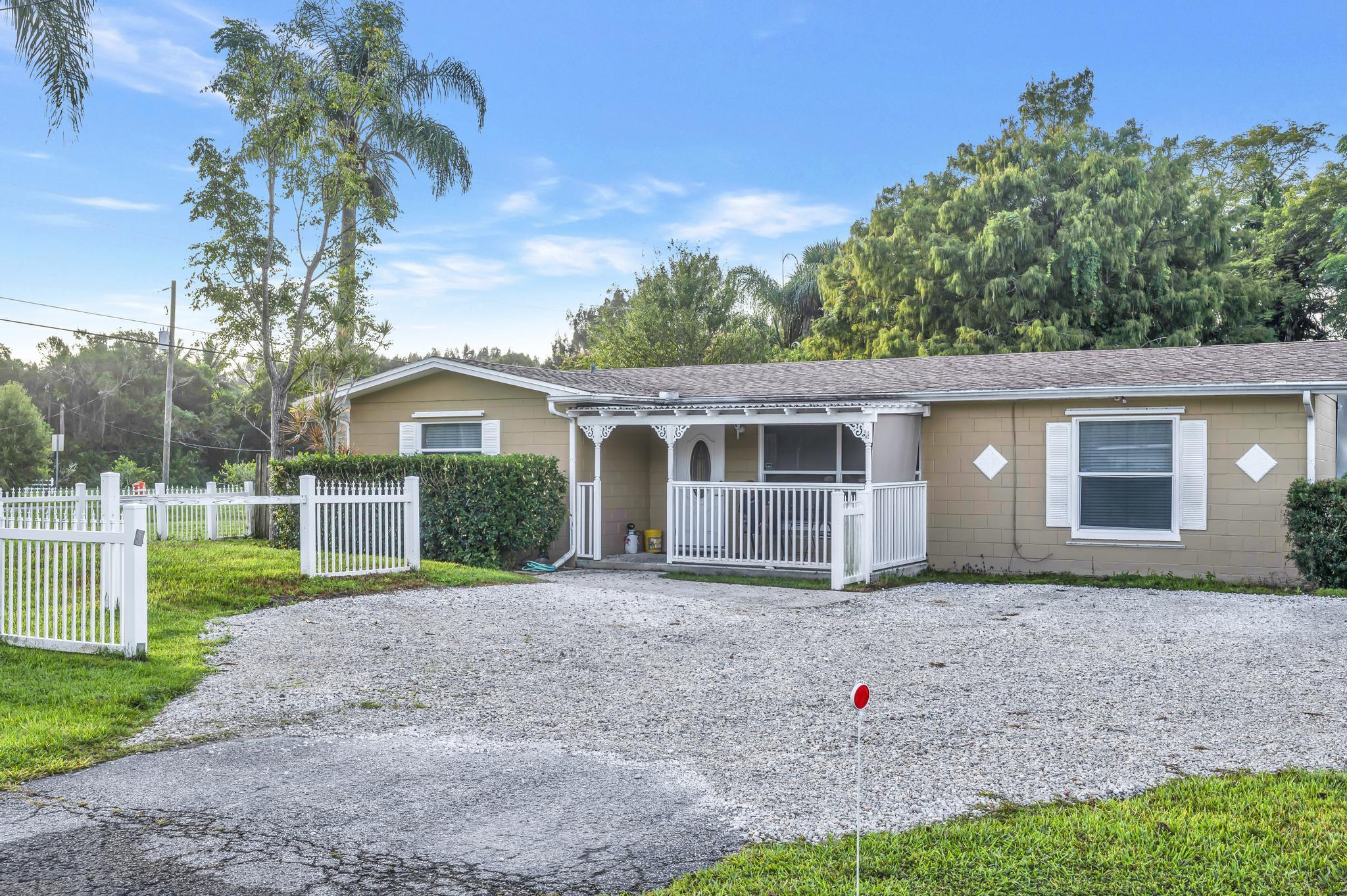 901 West Weatherbee Road Fort Pierce, FL 34982 - Photo 11 of 31 7915CEA3-E5C0-4D64-850E-FEE91E3EE853