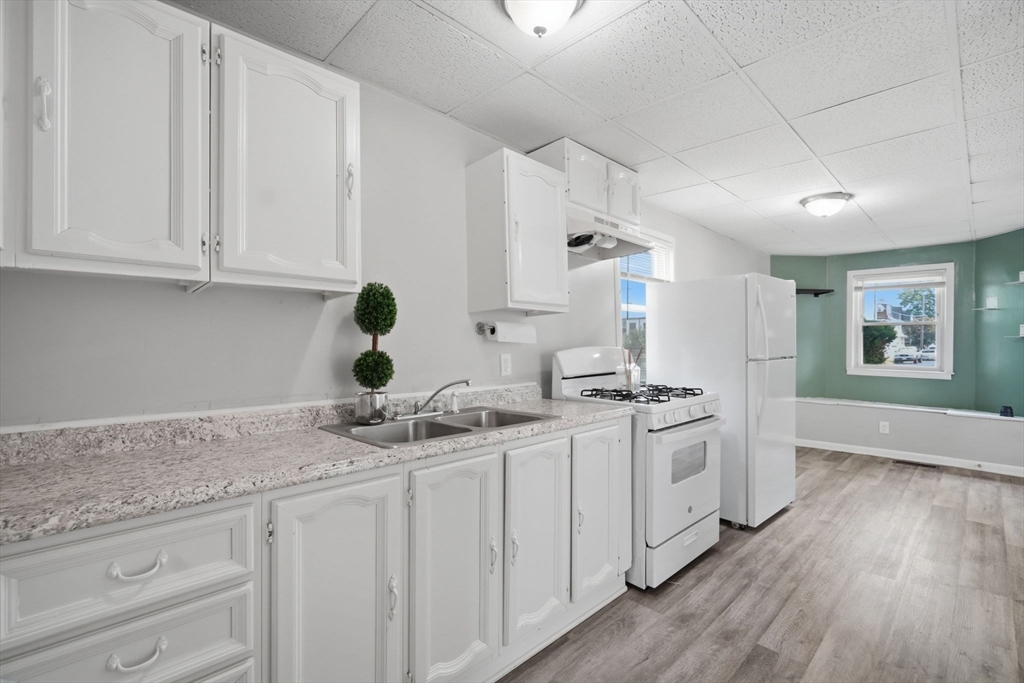 540 Armory Street Springfield, MA 01104 - Photo 9 of 28
