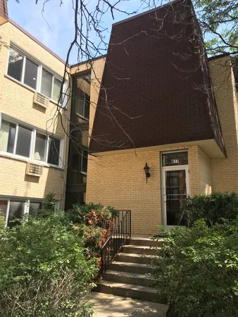 $1,800 | 677 South River Road, Unit 2C, Des Plaines, IL 60016