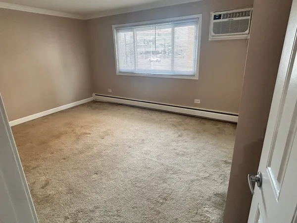 $1,800 | 677 South River Road, Unit 2C, Des Plaines, IL 60016