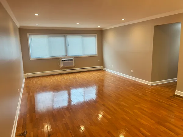 $1,800 | 677 South River Road, Unit 2C, Des Plaines, IL 60016