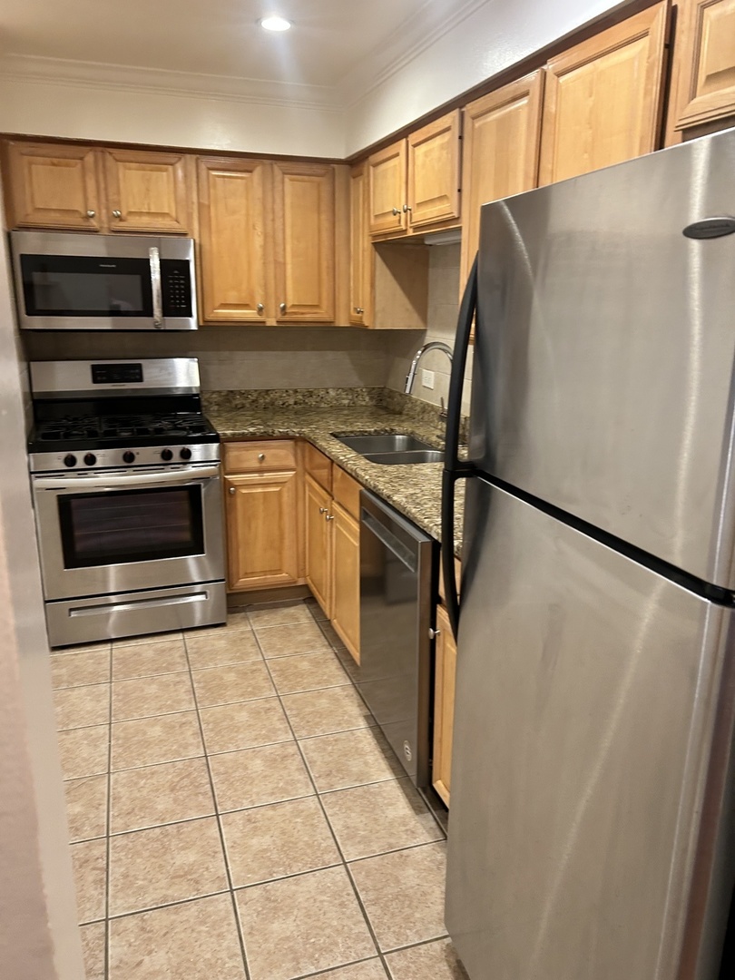 677 South River Road, Unit 2C Des Plaines, IL 60016 - Photo 5 of 19