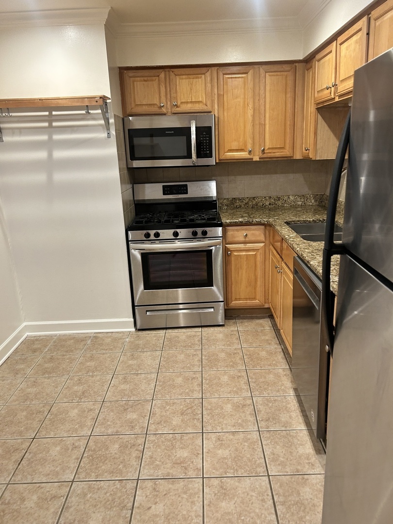 677 South River Road, Unit 2C Des Plaines, IL 60016 - Photo 6 of 19