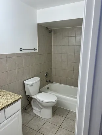 $1,800 | 677 South River Road, Unit 2C, Des Plaines, IL 60016