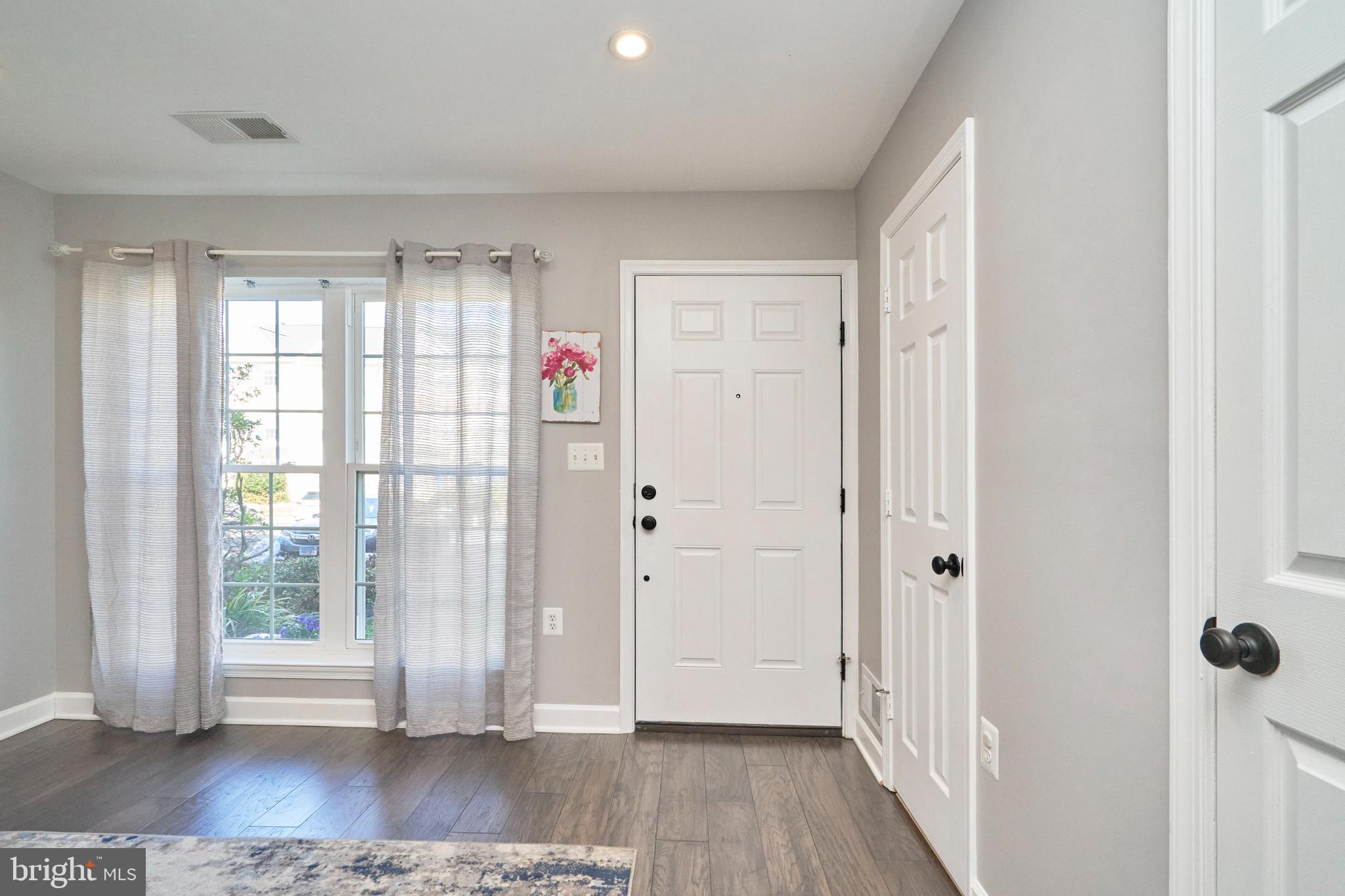 13111 Shadowbrook Lane Fairfax, VA 22033 - Photo 4 of 40