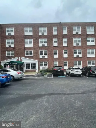 a buildings with car parked in front of it