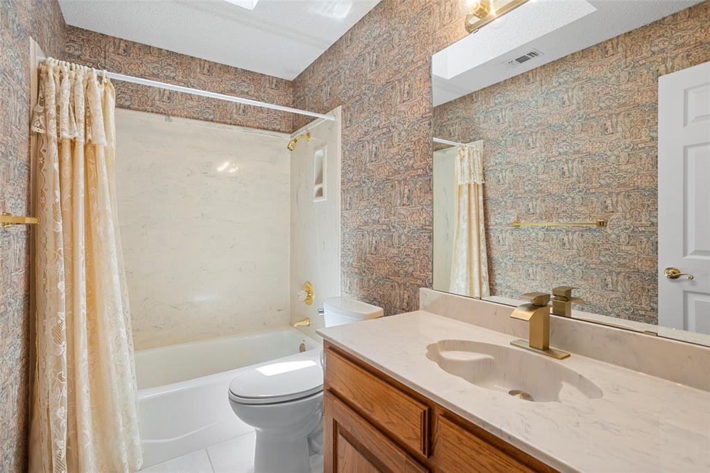 5522 Wedgefield Road Granbury, TX 76049 - Photo 20 of 22 a bathroom with a sink a toilet and shower