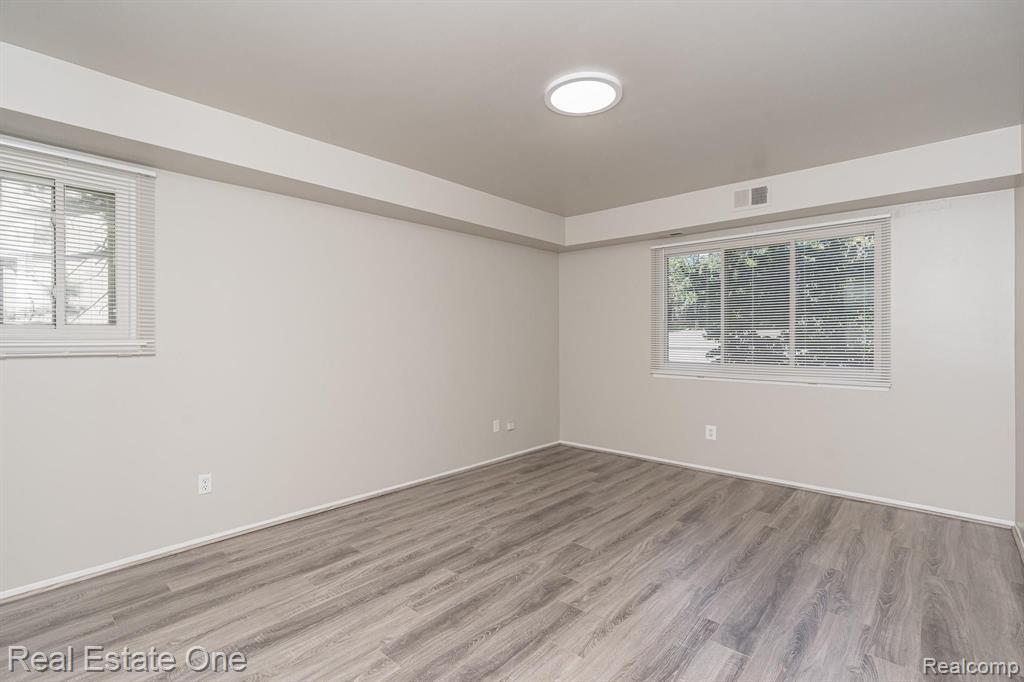 1677 Riverside Drive, Unit 16 Rochester Hills, MI 48309 - Photo 15 of 31