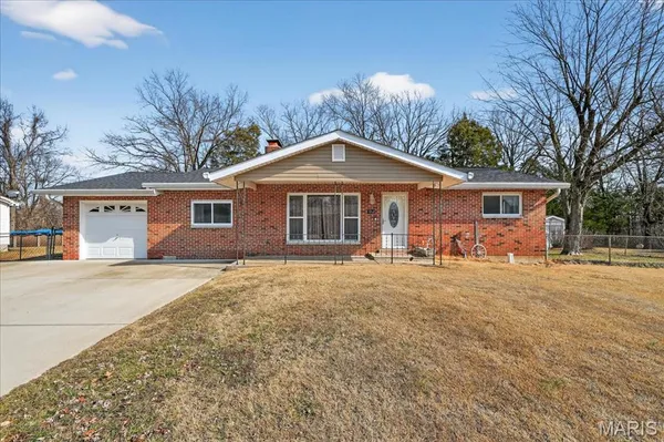$268,000 | 1812 Debbie Drive, High Ridge, MO 63049
