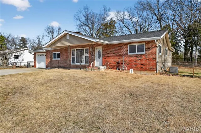 $268,000 | 1812 Debbie Drive, High Ridge, MO 63049