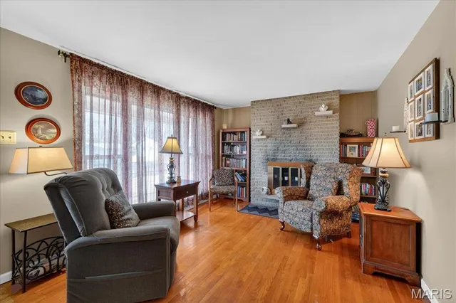 $268,000 | 1812 Debbie Drive, High Ridge, MO 63049