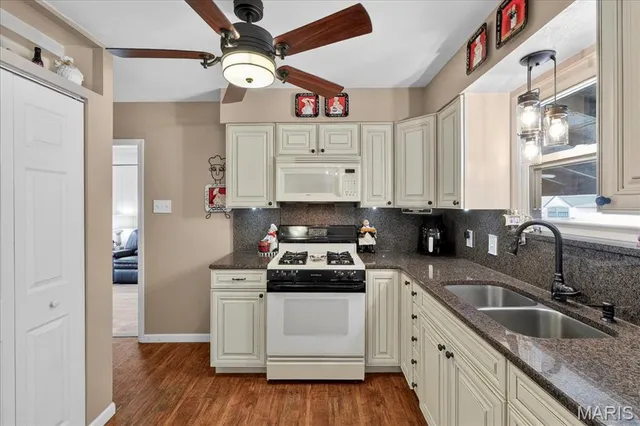 $268,000 | 1812 Debbie Drive, High Ridge, MO 63049