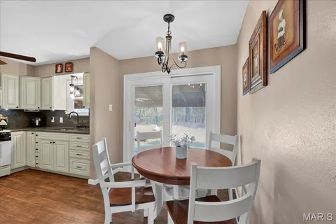 $268,000 | 1812 Debbie Drive, High Ridge, MO 63049