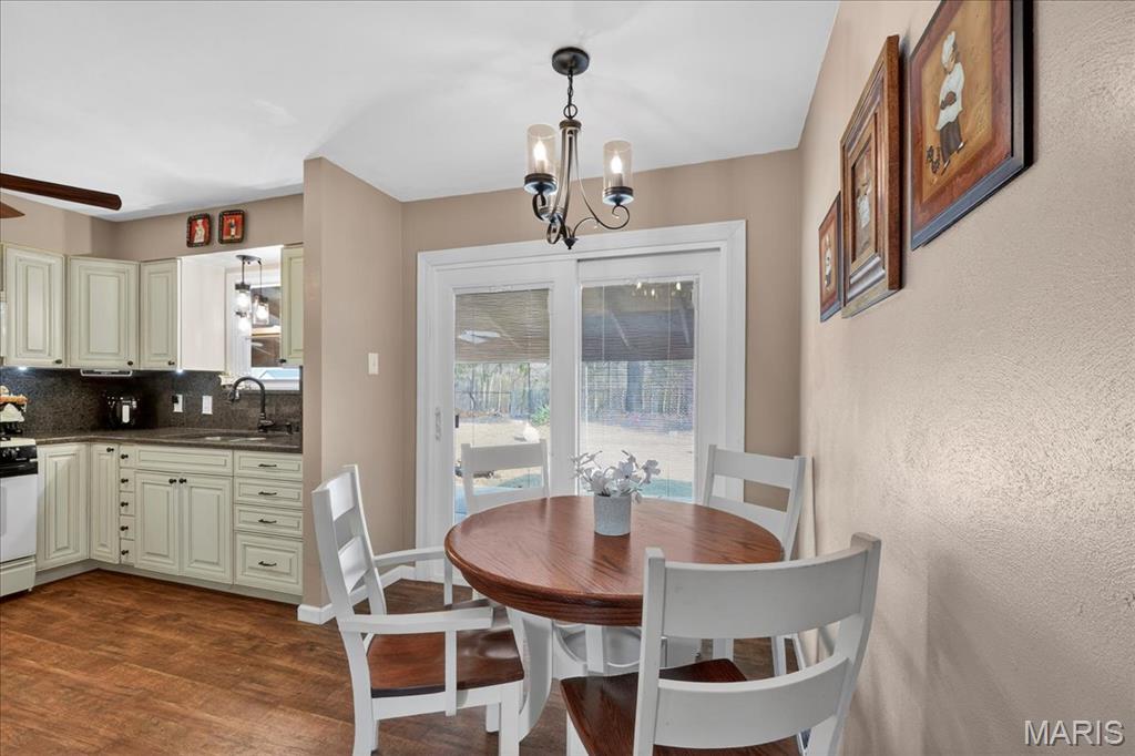 1812 Debbie Drive High Ridge, MO 63049 - Photo 9 of 26