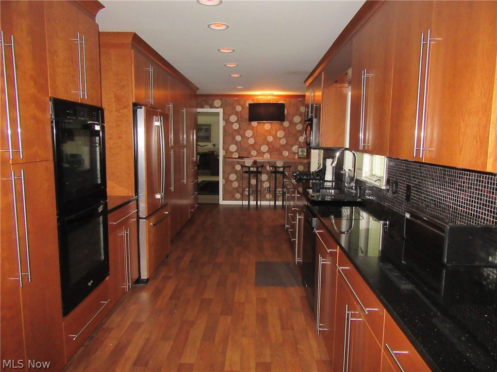 2791 Chesterton Road Shaker Heights, OH 44122 - Photo 15 of 27 Breakfast bar