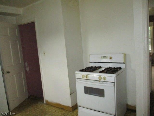 2184 Green Road Cleveland, OH 44121 - Photo 3 of 12