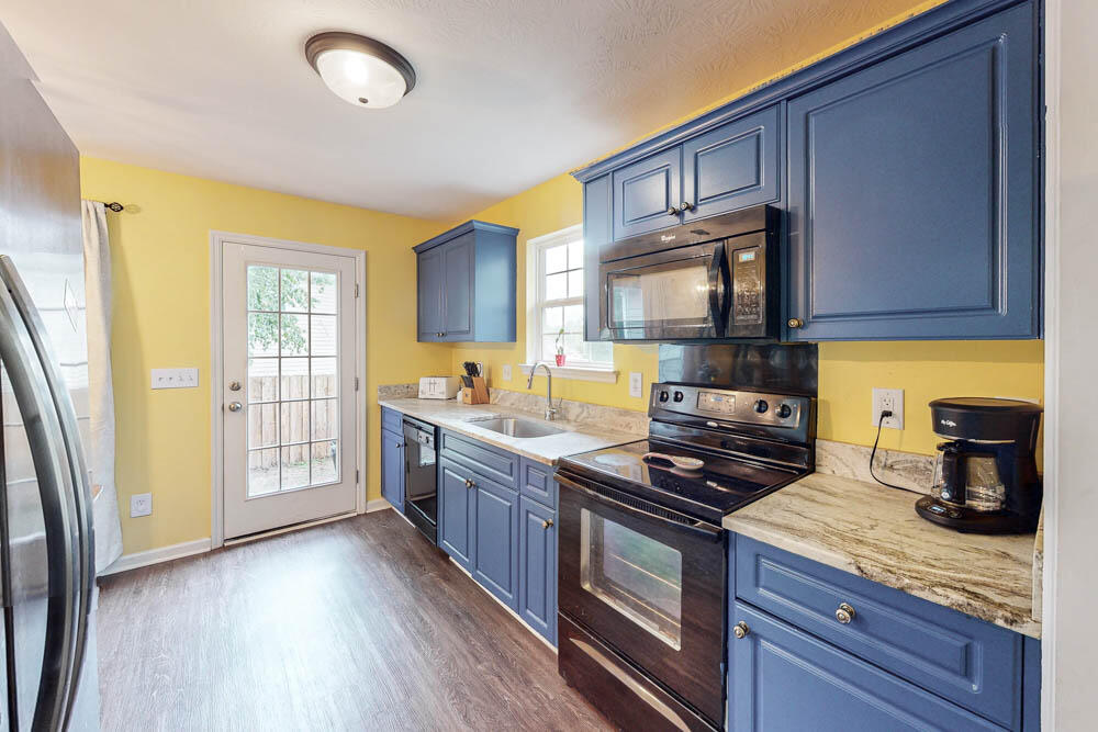 4512 Jessie Road Martinez, GA 30907 - Photo 8 of 20 Built In Microwave!