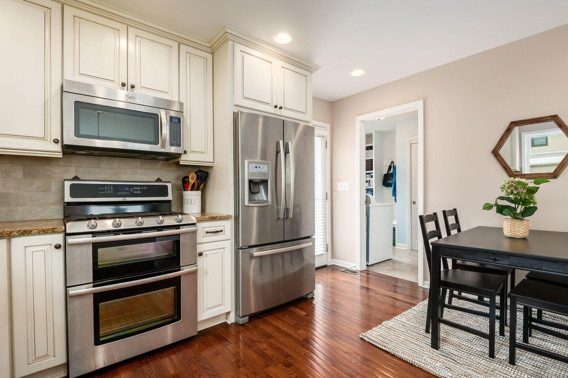 2430 Brandon Road Columbus, OH 43221 - Photo 4 of 34