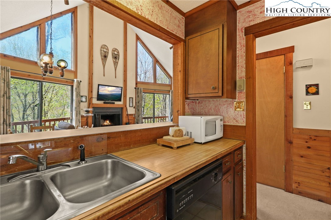 408 Charter Hills Road Beech Mountain, NC 28604 - Photo 11 of 33 Gallery Image 11