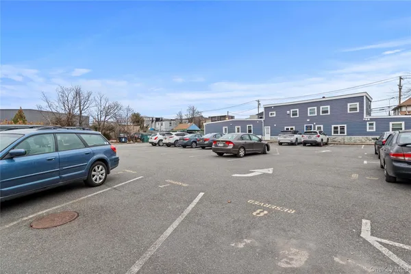 $3,400 | 14 Bayville Avenue, Unit 5, Bayville, NY 11709