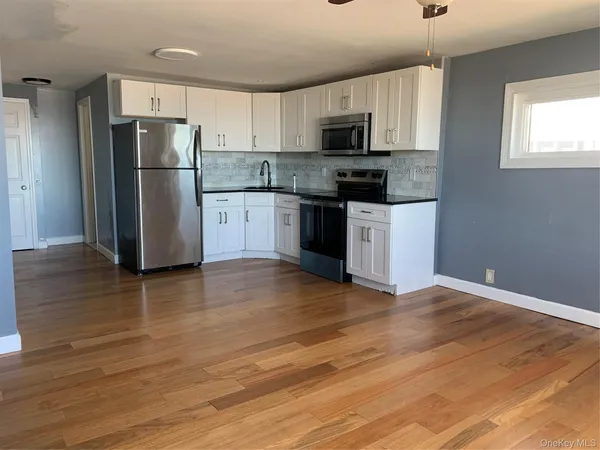 $3,400 | 14 Bayville Avenue, Unit 5, Bayville, NY 11709