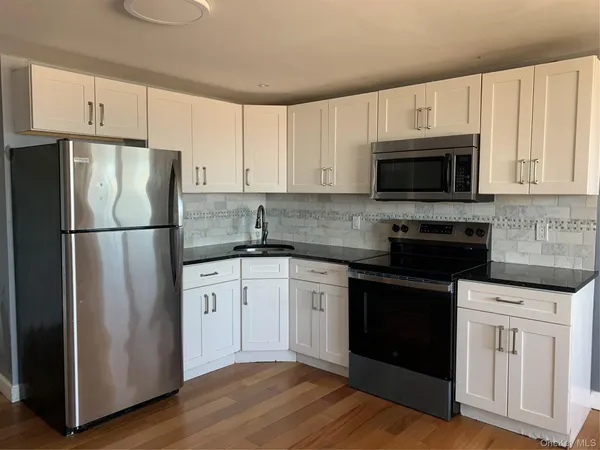 $3,400 | 14 Bayville Avenue, Unit 5, Bayville, NY 11709