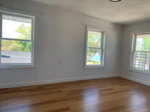 $3,400 | 14 Bayville Avenue, Unit 5, Bayville, NY 11709