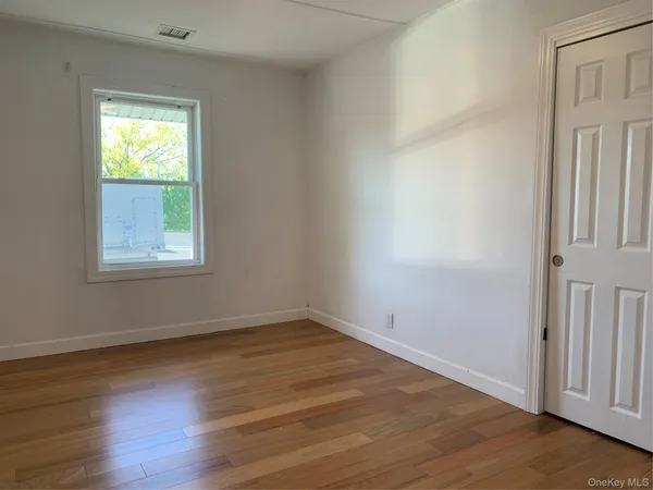 $3,400 | 14 Bayville Avenue, Unit 5, Bayville, NY 11709