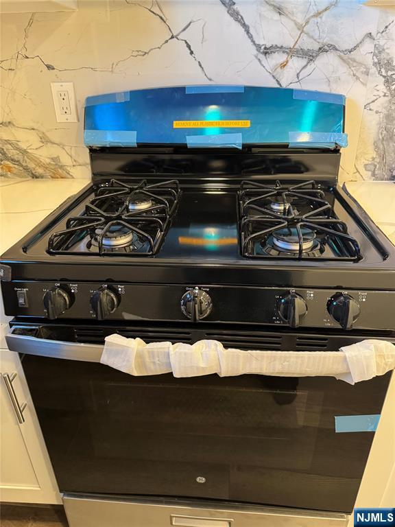 27 Emerald Street Hackensack, NJ 07601 - Photo 37 of 42 a close view of stove top oven