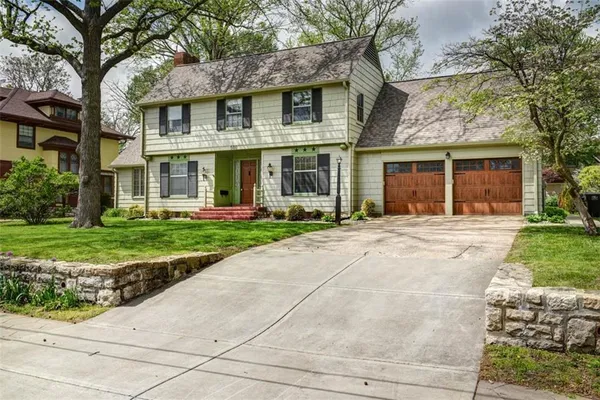 $309,000 | 500 North Delaware Street, Independence, MO 64050