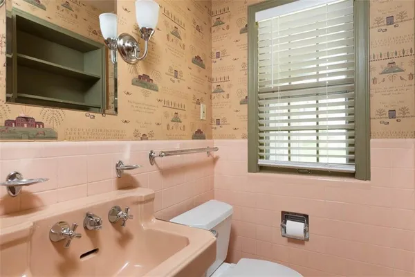 $309,000 | 500 North Delaware Street, Independence, MO 64050
