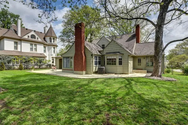 $309,000 | 500 North Delaware Street, Independence, MO 64050