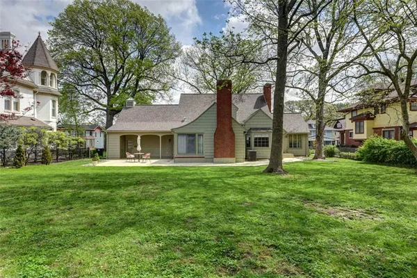 $309,000 | 500 North Delaware Street, Independence, MO 64050