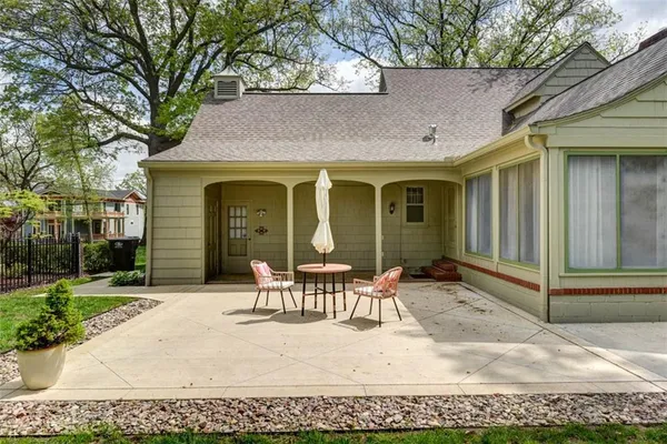 $309,000 | 500 North Delaware Street, Independence, MO 64050