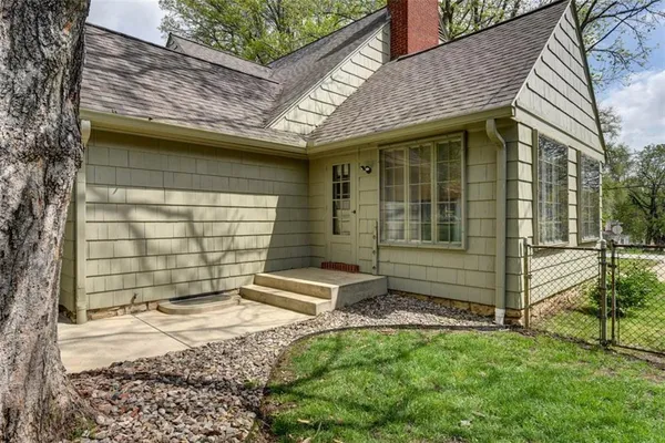 $309,000 | 500 North Delaware Street, Independence, MO 64050